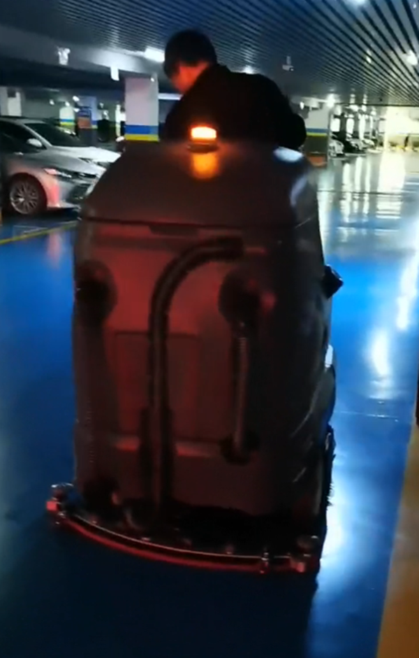 湖南乐雅物业公司在扬子采购洗地机 湖南乐雅物业公司在扬子采购洗地机