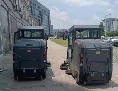 扫地车 扫地车